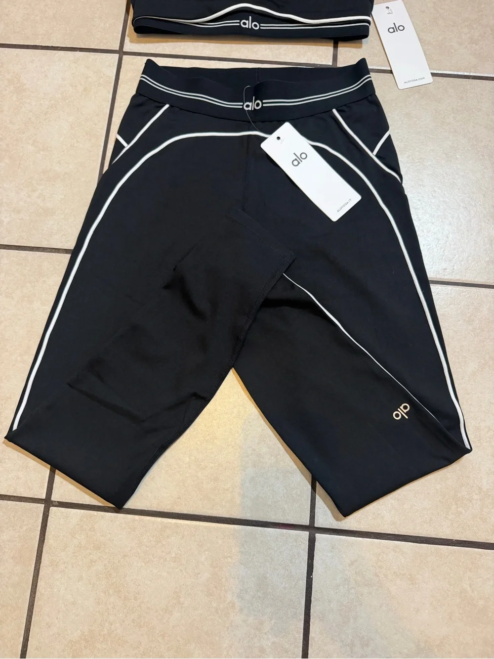 ALO Yoga Black Capri Leggings & Piped Sports Bra Set